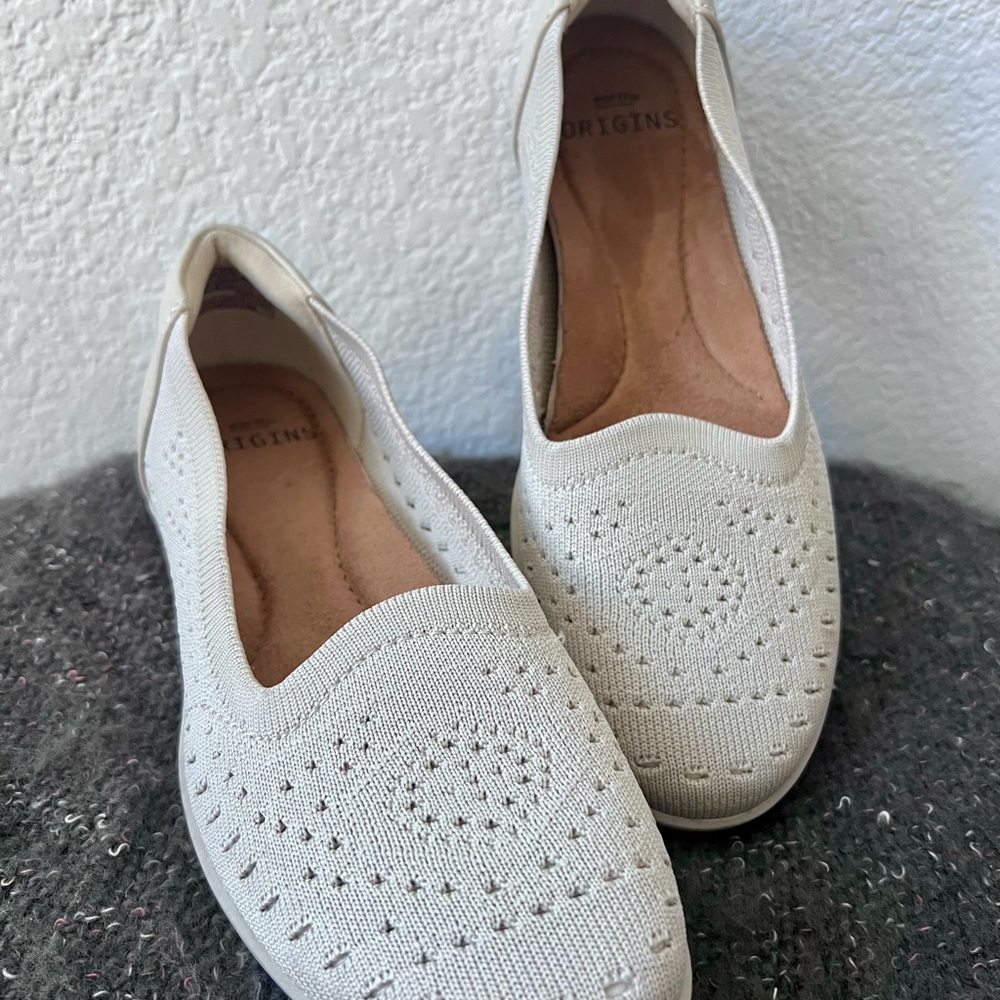 Earth Origins Women's Beige Knit Slip-On Flats, Breathable Comfort Geometric 6.5